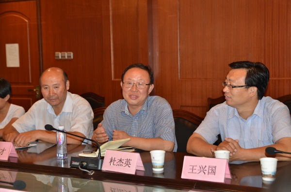 赞皇县教育局杜杰英局长发言